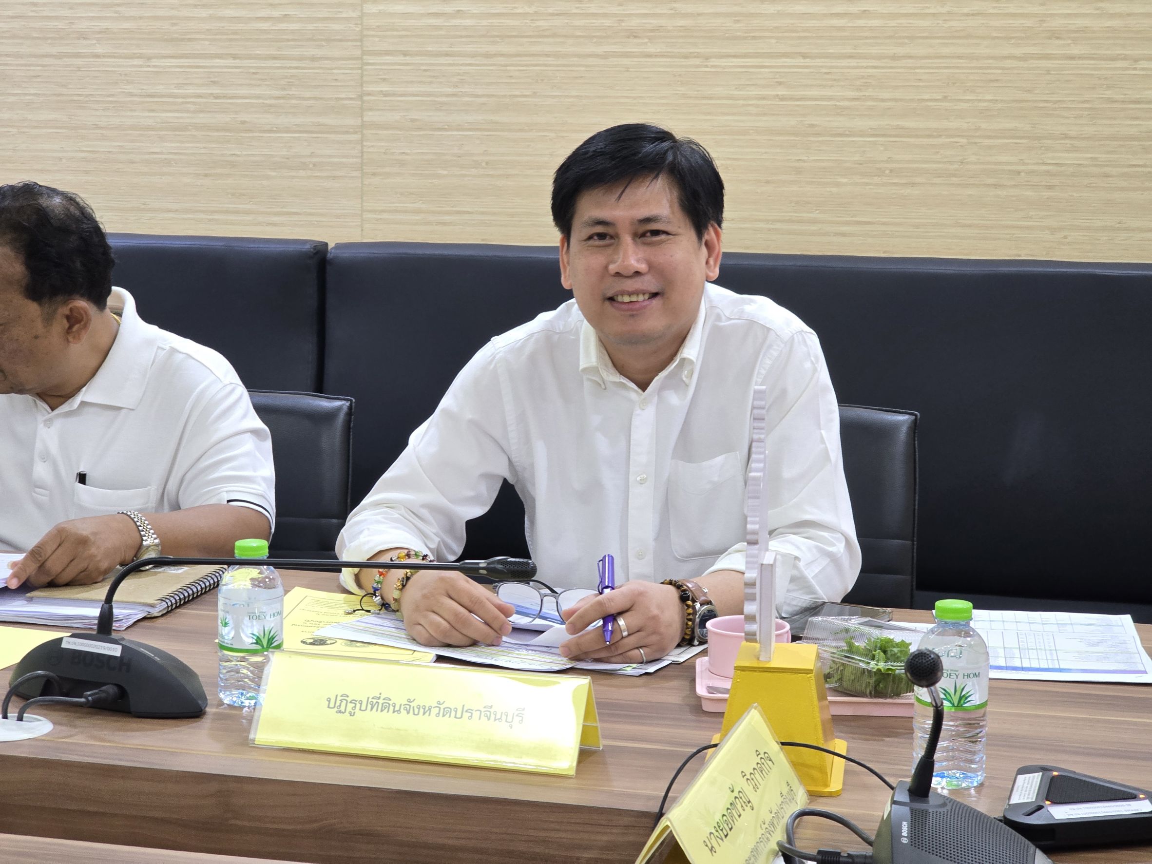 title - วันที่ 12 มีนาคม 2569 เวลา 09.00 น. นายวิทูล ประดิษฐบุญ ปฏิรูปที่ดินจังหวัดปราจีนบุรี  พร้อมด้วย นางสาวปาริชาติ ศรีปราชญ์ ผู้อำนวยการกลุ่มยุทธศาสตร์และการปฏิรูปที่ดิน  เข้าร่วมประชุม การตรวจติดตามการดำเนินงานตามแผนการตรวจราชการฯ ประจำปีงบประมาณ พ.ศ.2569  (รอบที่1)